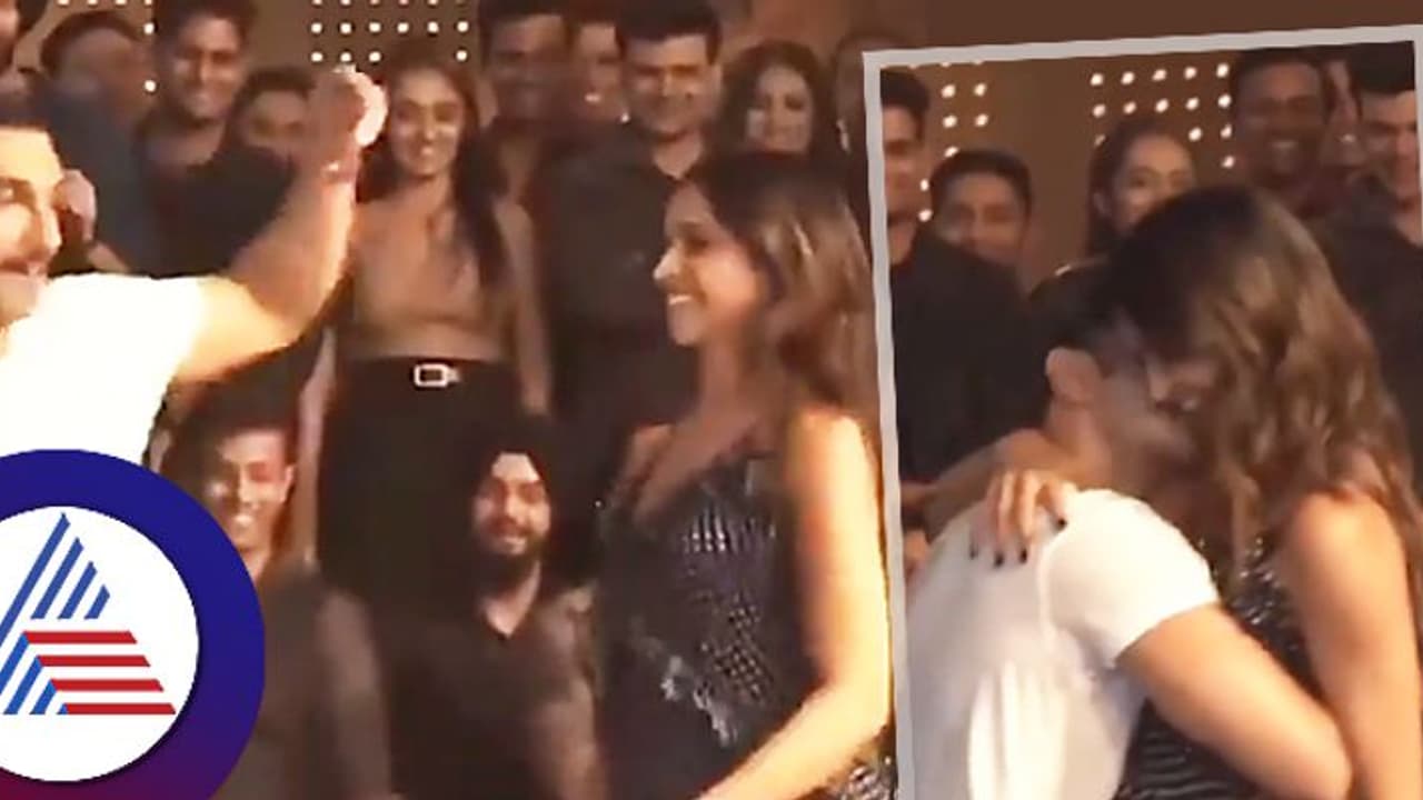 ಶೂಟಿಂಗ್ ಸೆಟ್ನಲ್ಲಿ ದೀಪಿಕಾ ಬಿಗಿದಪ್ಪಿ ಮುದ್ದಾಡಿದ್ದ ರಣವೀರ್ ಹಳೆ ರೊಮ್ಯಾನ್ಸ್ ವಿಡಿಯೋ ಬಹಿರಂಗ! ಶೂಟಿಂಗ್ ಸೆಟ್ನಲ್ಲಿ ದೀಪಿಕಾ ಬಿಗಿದಪ್ಪಿ ಮುದ್ದಾಡಿದ್ದ ರಣವೀರ್ ಹಳೆ ರೊಮ್ಯಾನ್ಸ್ ವಿಡಿಯೋ ಬಹಿರಂಗ!