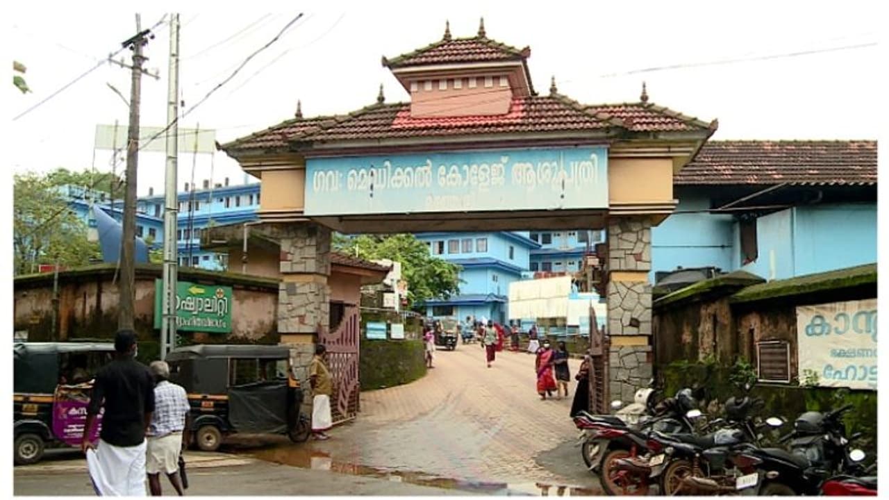 4 കോടി കുടിശ്ശിക; പകുതി തുക നല്കി പ്രശ്നം പരിഹരിച്ചു; മഞ്ചേരി മെഡിക്കൽ കോളേജിൽ സ്റ്റെന്റ് എത്തി 4 കോടി കുടിശ്ശിക; പകുതി തുക നല്കി പ്രശ്നം പരിഹരിച്ചു; മഞ്ചേരി മെഡിക്കൽ കോളേജിൽ സ്റ്റെന്റ് എത്തി