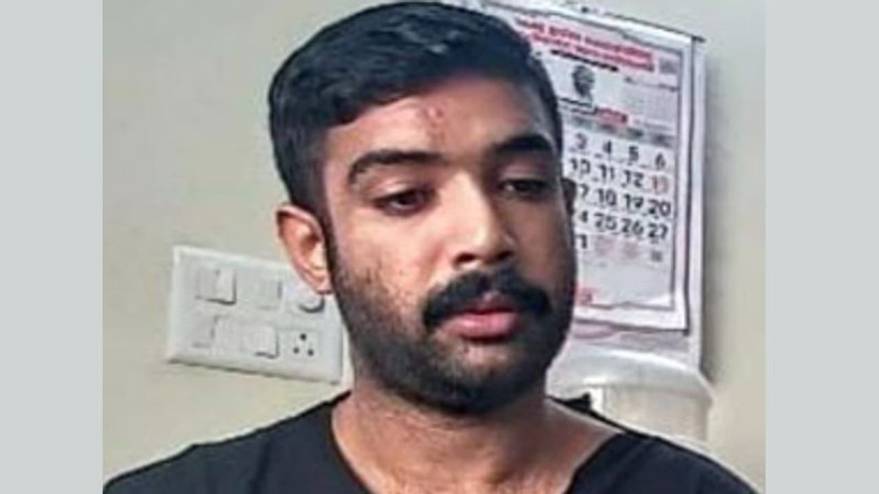 നൈജീരിയക്കാരൻ 'ബോബോ' ചില്ലറക്കാരനല്ല, കണ്ടെത്താൻ അന്വേഷണം; ബാവലിയിൽ എംഡിഎംഎ പിടികൂടിയ കേസിൽ വീണ്ടും അറസ്റ്റ് നൈജീരിയക്കാരൻ 'ബോബോ' ചില്ലറക്കാരനല്ല, കണ്ടെത്താൻ അന്വേഷണം; ബാവലിയിൽ എംഡിഎംഎ പിടികൂടിയ കേസിൽ വീണ്ടും അറസ്റ്റ്