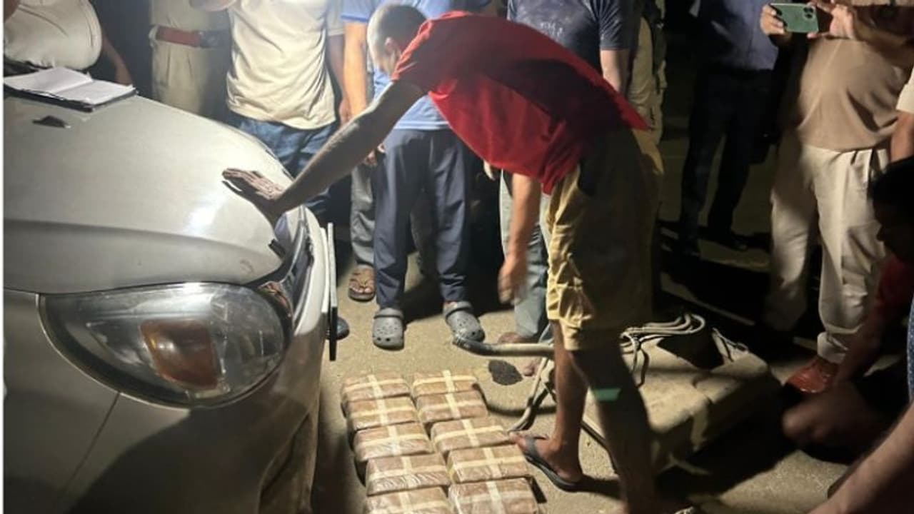 ഒളിപ്പിക്കുന്നത് മറ്റെവിടെയുമല്ല പെട്രോൾ ടാങ്കിൽ തന്നെ; 30 കോടിയുടെ യാബ ഗുളികകൾ പിടിച്ചെടുത്ത് അസം പൊലീസ് ഒളിപ്പിക്കുന്നത് മറ്റെവിടെയുമല്ല പെട്രോൾ ടാങ്കിൽ തന്നെ; 30 കോടിയുടെ യാബ ഗുളികകൾ പിടിച്ചെടുത്ത് അസം പൊലീസ്