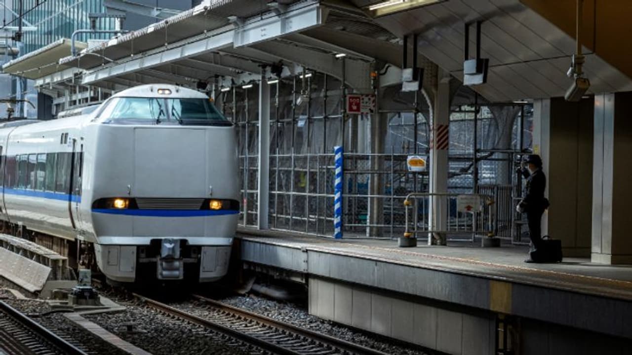 ട്രാക്ക് മാറ്റി ജപ്പാന്‍ റെയില്‍വേ; ട്രാക്കില്‍ പണിക്കിറങ്ങി അത്യുഗ്രന്‍ റോബോട്ട്