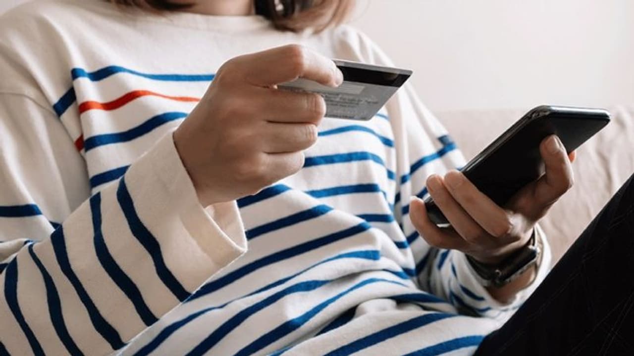 ജെന് സിയുടെ ശ്രദ്ധയ്ക്ക്, നിങ്ങള്ക്ക് വേണം ഈ സ്കോർ; സിബിലിൻ്റെ പ്രാധാന്യം അറിഞ്ഞിരിക്കണം ജെന് സിയുടെ ശ്രദ്ധയ്ക്ക്, നിങ്ങള്ക്ക് വേണം ഈ സ്കോർ; സിബിലിൻ്റെ പ്രാധാന്യം അറിഞ്ഞിരിക്കണം