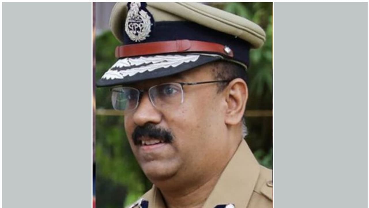 യുഎസിൽ ജോലിക്ക് പോകണം, അവധി അപേക്ഷ സർക്കാർ തള്ളി; സ്വയം വിരമിച്ച് വിജിലൻസ് ഡയറക്ടർ വിനോദ് കുമാർ