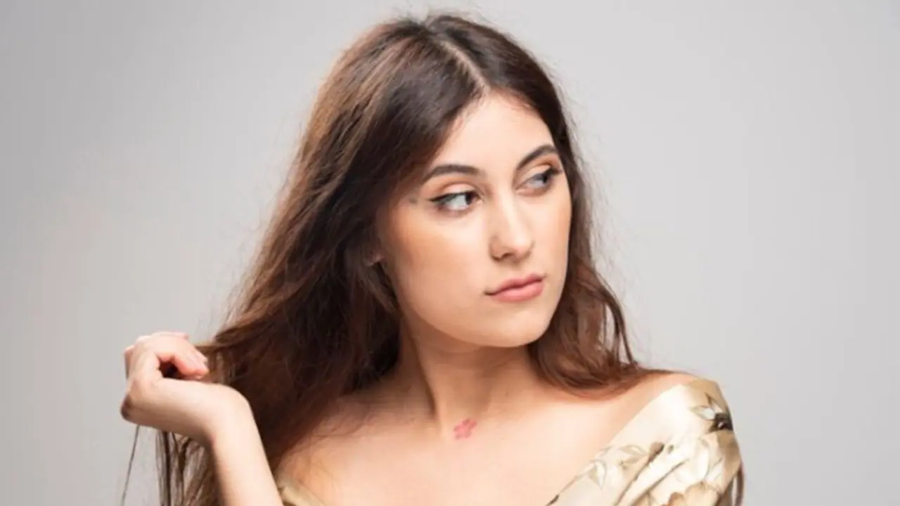 Restaurant Worker Claims Hair Style Changes Earned Her Rs 1.3 Lakh in Tips Restaurant Worker Claims Hair Style Changes Earned Her Rs 1.3 Lakh in Tips