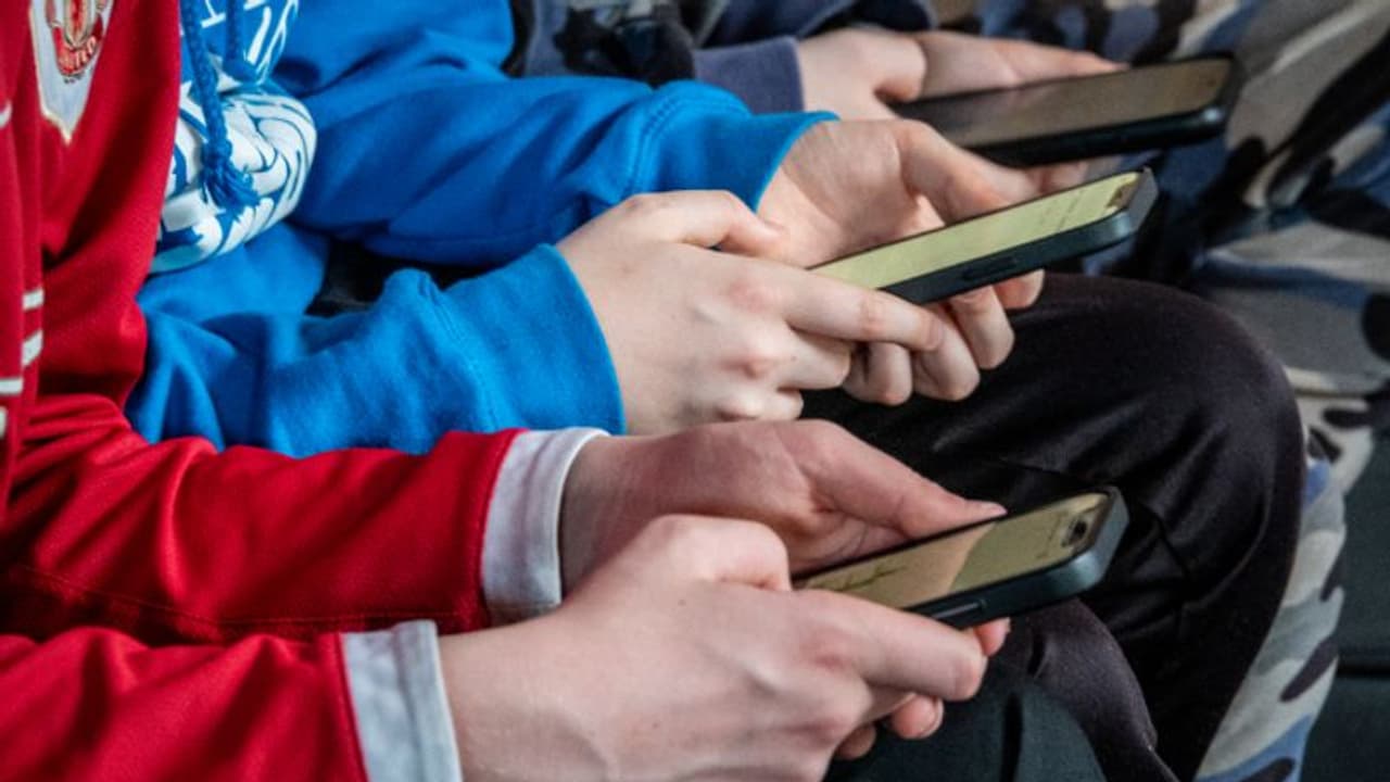 ലക്ഷക്കണക്കിനാളുകളുടെ കോൾ റെക്കോർഡും മെസേജ് ഹിസ്റ്ററിയും ഹാക്കര്‍മാര്‍ ചോര്‍ത്തി; ഉറപ്പിച്ച് എറ്റി ആന്‍ഡ് റ്റി