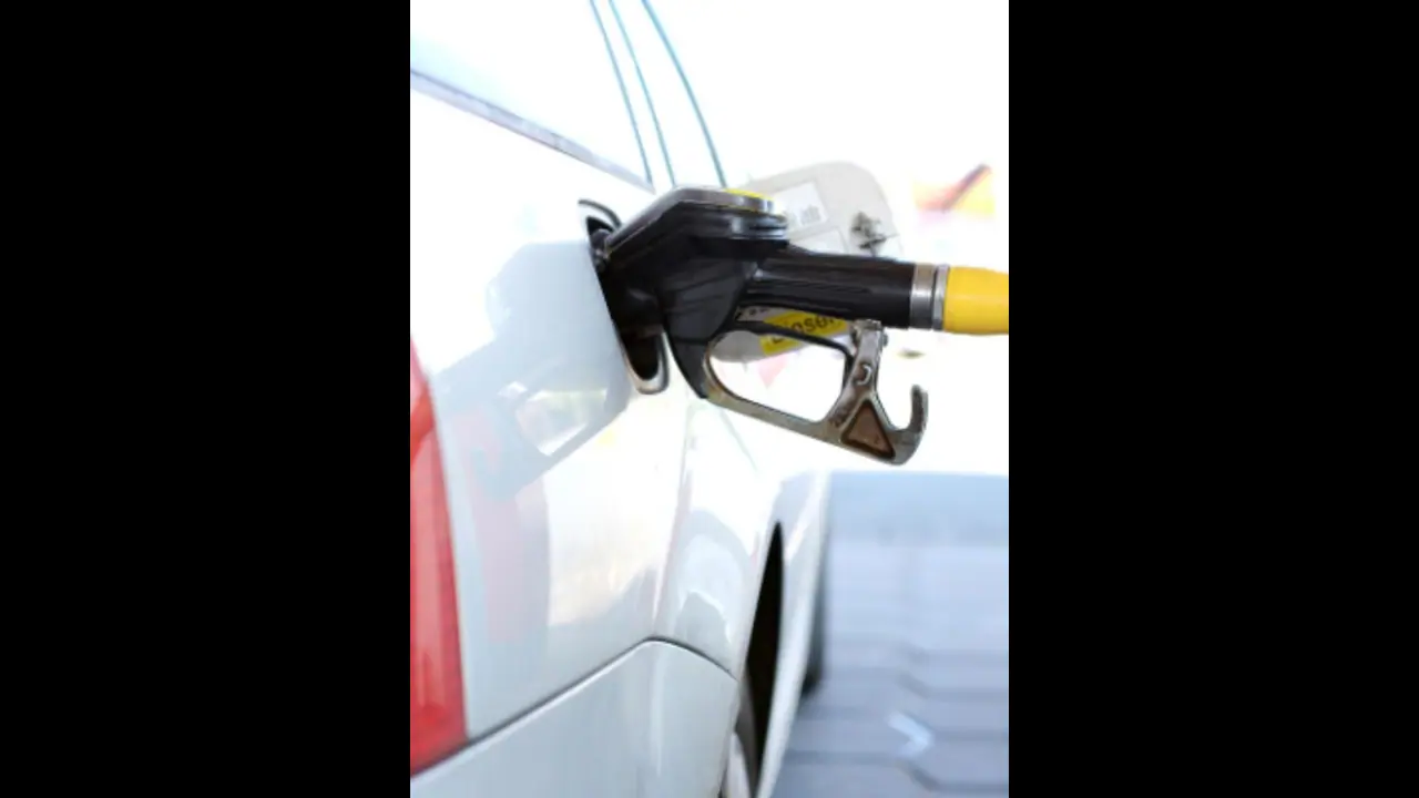 ಬೆಂಗಳೂರು ಸೇರಿ ಕರ್ನಾಟಕದ ಜಿಲ್ಲೆಯಲ್ಲಿ ಎಷ್ಟಿದೆ ಪೆಟ್ರೋಲ್ ಡೀಸೆಲ್ ದರ? ಬೆಂಗಳೂರು ಸೇರಿ ಕರ್ನಾಟಕದ ಜಿಲ್ಲೆಯಲ್ಲಿ ಎಷ್ಟಿದೆ ಪೆಟ್ರೋಲ್ ಡೀಸೆಲ್ ದರ?