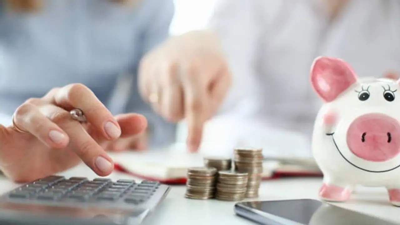 ಕ್ರೆಡಿಟ್‌ ಕಾರ್ಡ್‌ನ ಸಾಲದ ಸುಳಿಯಲ್ಲಿ ಸಿಲುಕಿದ್ದೀರಾ? ಈ ಗೊಡವೆಯಿಂದ ಹೊರಬರಲು ಇಲ್ಲಿದೆ 2 ಸುಲಭ ಮಾರ್ಗ!