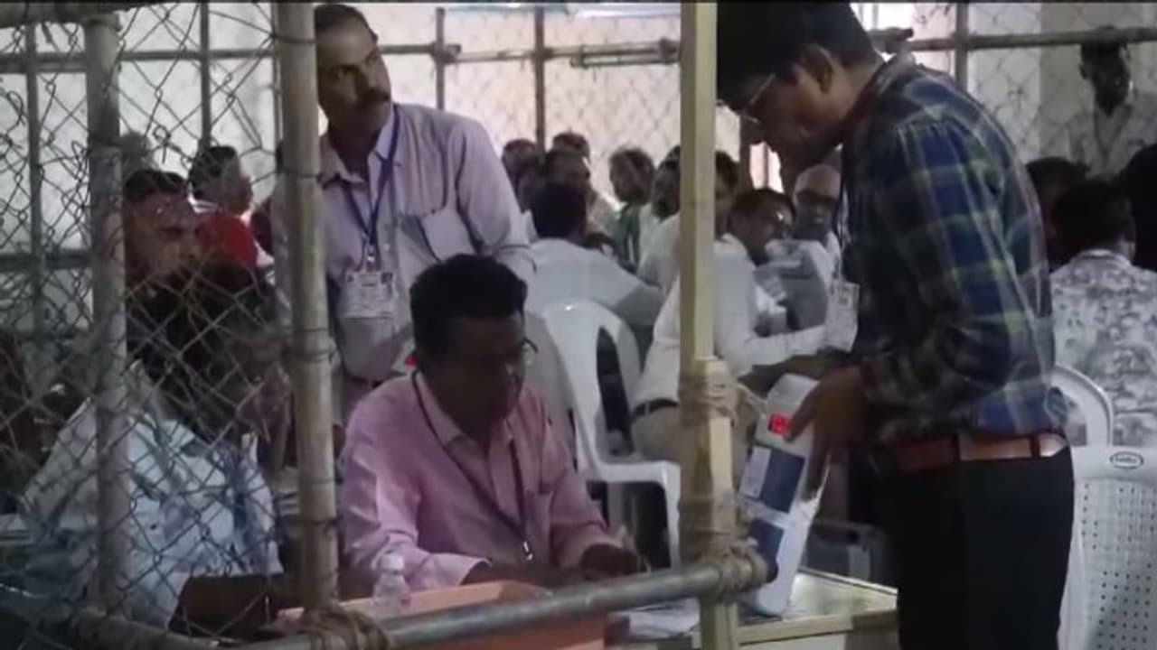 ഉപതെരഞ്ഞെടുപ്പ് ; വോട്ടെണ്ണലിന്‍റെ ആദ്യ ഫല സൂചനകള്‍ പുറത്ത്, 13 സീറ്റുകളില്‍ 11ലും ഇന്ത്യ സഖ്യം മുന്നിൽ