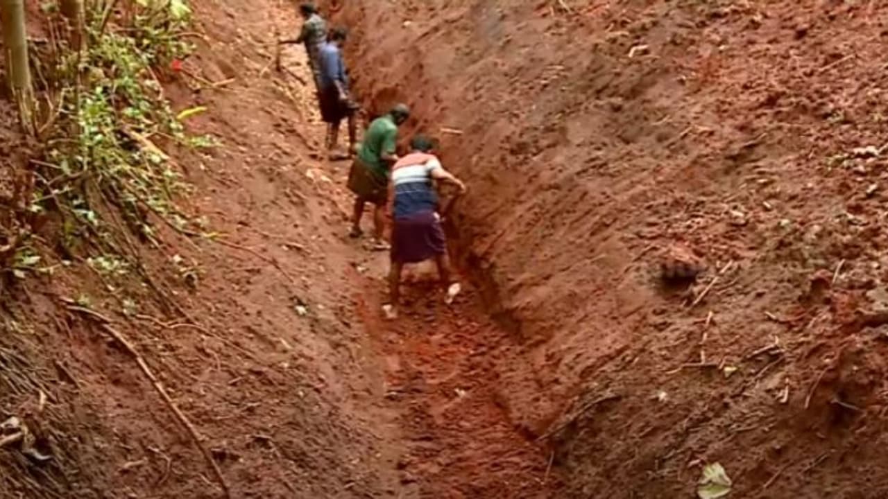 പതിനെട്ടടി ആഴം, നാട്ടുകാർ പിരിവെടുത്ത് കിടങ്ങുണ്ടാക്കി; ഇനി കാഞ്ചിയാറുകാർക്ക് ആനപ്പേടിയില്ലാതെ ഉറങ്ങാം പതിനെട്ടടി ആഴം, നാട്ടുകാർ പിരിവെടുത്ത് കിടങ്ങുണ്ടാക്കി; ഇനി കാഞ്ചിയാറുകാർക്ക് ആനപ്പേടിയില്ലാതെ ഉറങ്ങാം