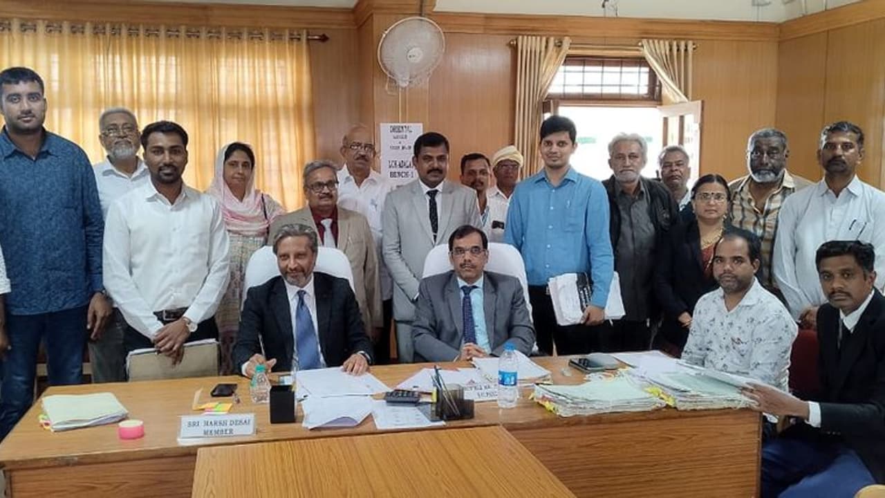 Dharwad: ರಾಷ್ಟ್ರೀಯ ಲೋಕ ಅದಾಲತ್ನಲ್ಲಿ 434 ಪ್ರಕರಣಗಳು ರಾಜಿ ಸಂಧಾನದಲ್ಲಿ ಇತ್ಯರ್ಥ! Dharwad: ರಾಷ್ಟ್ರೀಯ ಲೋಕ ಅದಾಲತ್ನಲ್ಲಿ 434 ಪ್ರಕರಣಗಳು ರಾಜಿ ಸಂಧಾನದಲ್ಲಿ ಇತ್ಯರ್ಥ!