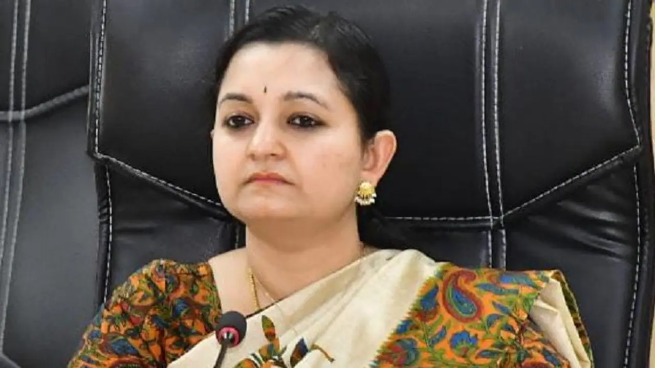 ಧಾರವಾಡ ಡಿಸಿ ದಿವ್ಯ ಪ್ರಭು ಅವರಿಗೆ ಕಂದಾಯ ಇಲಾಖೆಯಿಂದ ವರ್ಷದ ಅತ್ಯುತ್ತಮ ಜಿಲ್ಲಾಧಿಕಾರಿ ಪ್ರಶಸ್ತಿ!