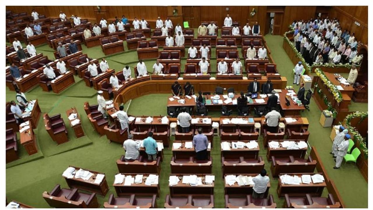 'എംഎൽഎമാർ വരുന്നതും പോകുന്നതും ഇനി എഐ ക്യാമറ നിരീക്ഷിക്കും'; പുതിയ പരീക്ഷണവുമായി കർണാടക നിയമസഭ 'എംഎൽഎമാർ വരുന്നതും പോകുന്നതും ഇനി എഐ ക്യാമറ നിരീക്ഷിക്കും'; പുതിയ പരീക്ഷണവുമായി കർണാടക നിയമസഭ