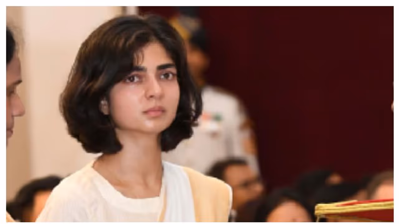 സ്മൃതിക്കെതിരെ നടക്കുന്നത് രൂക്ഷമായ സൈബറാക്രമണം; ചിത്രത്തിന് താഴെ മോശമായ കമന്റുകൾ സ്മൃതിക്കെതിരെ നടക്കുന്നത് രൂക്ഷമായ സൈബറാക്രമണം; ചിത്രത്തിന് താഴെ മോശമായ കമന്റുകൾ