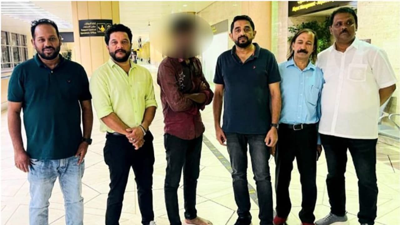 എയർപോർട്ട് പരിസരത്ത് അലഞ്ഞുതിരിയുന്നതായി വിവരം; ഉദ്യോഗസ്ഥന് സംശയം, ഒടുവിൽ കാണാതായ യുവാവിനെ കണ്ടെത്തി എയർപോർട്ട് പരിസരത്ത് അലഞ്ഞുതിരിയുന്നതായി വിവരം; ഉദ്യോഗസ്ഥന് സംശയം, ഒടുവിൽ കാണാതായ യുവാവിനെ കണ്ടെത്തി