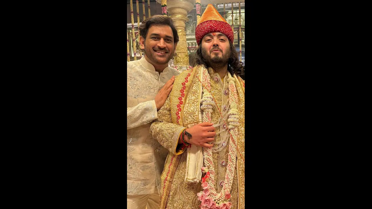 ஒரே நாளில் ஒரு கோடி லைக்ஸ் – ஆனந்த் ராதிகா தம்பதியினரை வாழ்த்தி தோனி போட்ட பதிவிற்கு கிடைத்த வரவேற்பு! ஒரே நாளில் ஒரு கோடி லைக்ஸ் – ஆனந்த் ராதிகா தம்பதியினரை வாழ்த்தி தோனி போட்ட பதிவிற்கு கிடைத்த வரவேற்பு!