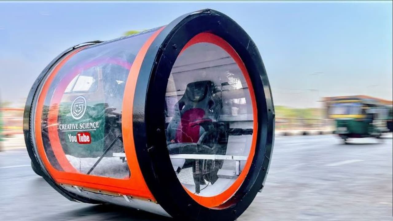 கேப்சூல் கார் தெரியுமா? டயர், ஸ்டியரிங் இல்லாமல் இயங்கும் எதிர்கால எலெட்ரிக் கார் இதுதான்!