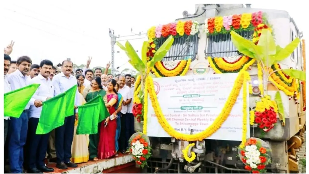 ಚೆನ್ನೈ ಶಿವಮೊಗ್ಗ ಸಾಪ್ತಾಹಿಕ ರೈಲಿಗೆ ಬಿ.ವೈ.ರಾಘವೇಂದ್ರ ಹಸಿರು ನಿಶಾನೆ, ಜಿಲ್ಲೆ ಜನರಿಗೆ ಸಂತಸ ಚೆನ್ನೈ ಶಿವಮೊಗ್ಗ ಸಾಪ್ತಾಹಿಕ ರೈಲಿಗೆ ಬಿ.ವೈ.ರಾಘವೇಂದ್ರ ಹಸಿರು ನಿಶಾನೆ, ಜಿಲ್ಲೆ ಜನರಿಗೆ ಸಂತಸ