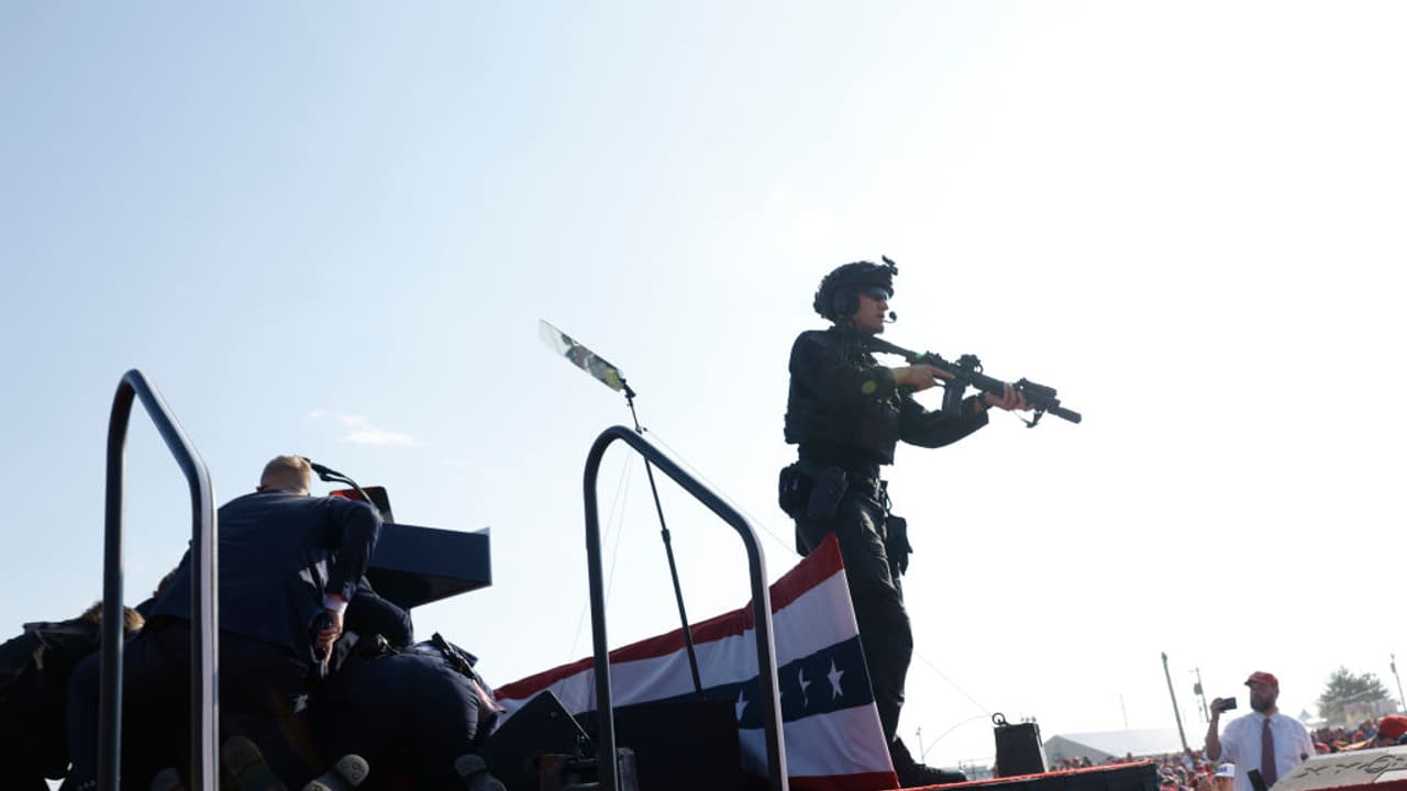 ಮನೆಯಿಂದ ಮನೆಗೆ ಟೆರೇಸ್ ಮೇಲೆ ಜಿಗಿಯುತ್ತಾ ಬಂದಿದ್ದ ಹಂತಕ; ಪ್ರತ್ಯಕ್ಷದರ್ಶಿಗಳಿಂದ ಸ್ಫೋಟಕ ಮಾಹಿತಿ ಮನೆಯಿಂದ ಮನೆಗೆ ಟೆರೇಸ್ ಮೇಲೆ ಜಿಗಿಯುತ್ತಾ ಬಂದಿದ್ದ ಹಂತಕ; ಪ್ರತ್ಯಕ್ಷದರ್ಶಿಗಳಿಂದ ಸ್ಫೋಟಕ ಮಾಹಿತಿ