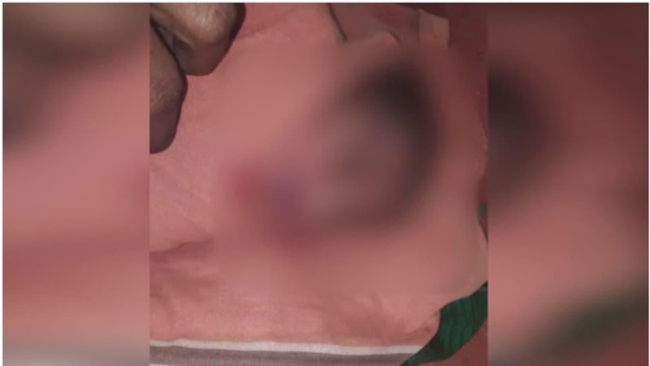 അടച്ചിട്ട സ്കൂളിൽ നിന്നും പിഞ്ചു കുഞ്ഞിന്റെ കരച്ചിൽ, തെരച്ചിൽ; കണ്ടെത്തിയത് ഒരു ദിവസം പ്രായമുളള കുഞ്ഞിനെ അടച്ചിട്ട സ്കൂളിൽ നിന്നും പിഞ്ചു കുഞ്ഞിന്റെ കരച്ചിൽ, തെരച്ചിൽ; കണ്ടെത്തിയത് ഒരു ദിവസം പ്രായമുളള കുഞ്ഞിനെ