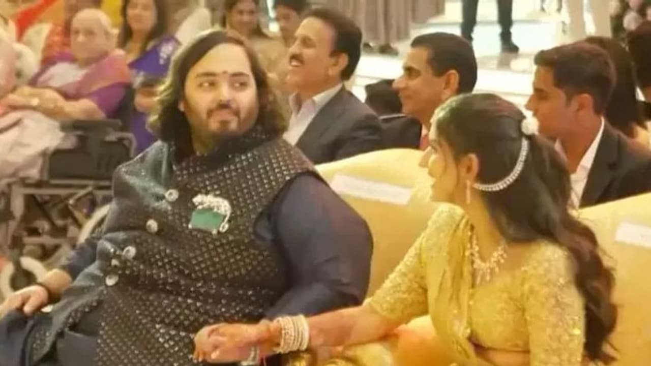 Man arrested for bomb threat at Anant Ambani's wedding: Mumbai crime branch Man arrested for bomb threat at Anant Ambani's wedding: Mumbai crime branch