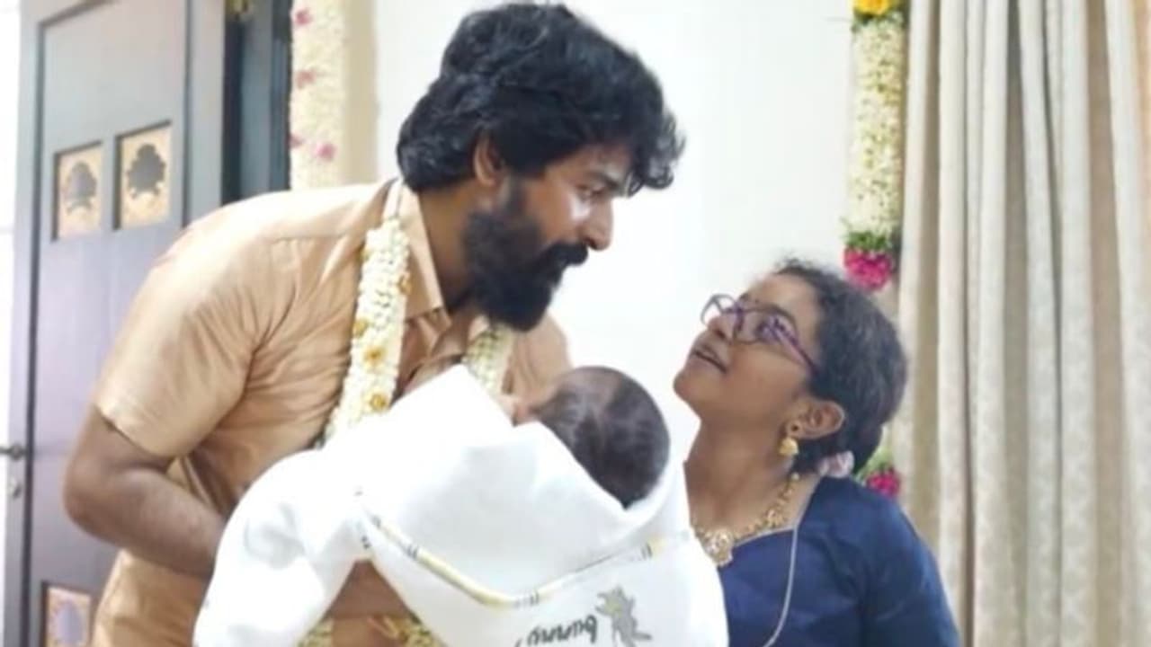 മകന്റെ പേര് വെളിപ്പെടുത്തി ശിവകാര്ത്തികേയൻ, വീഡിയോ പുറത്ത്, കിടിലൻ എന്ന് ആരാധകർ മകന്റെ പേര് വെളിപ്പെടുത്തി ശിവകാര്ത്തികേയൻ, വീഡിയോ പുറത്ത്, കിടിലൻ എന്ന് ആരാധകർ