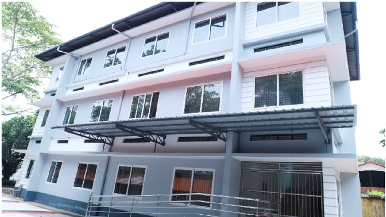 2 കോടി ചിലവ്, മുഖ്യമന്ത്രി ഉദ്ഘാടനം ചെയ്തിട്ട് മാസങ്ങളായി; ഇനിയും തുറക്കാതെ പാരാമെഡിക്കൽ ഇന്സ്റ്റിറ്റ്യൂട്ട് 2 കോടി ചിലവ്, മുഖ്യമന്ത്രി ഉദ്ഘാടനം ചെയ്തിട്ട് മാസങ്ങളായി; ഇനിയും തുറക്കാതെ പാരാമെഡിക്കൽ ഇന്സ്റ്റിറ്റ്യൂട്ട്