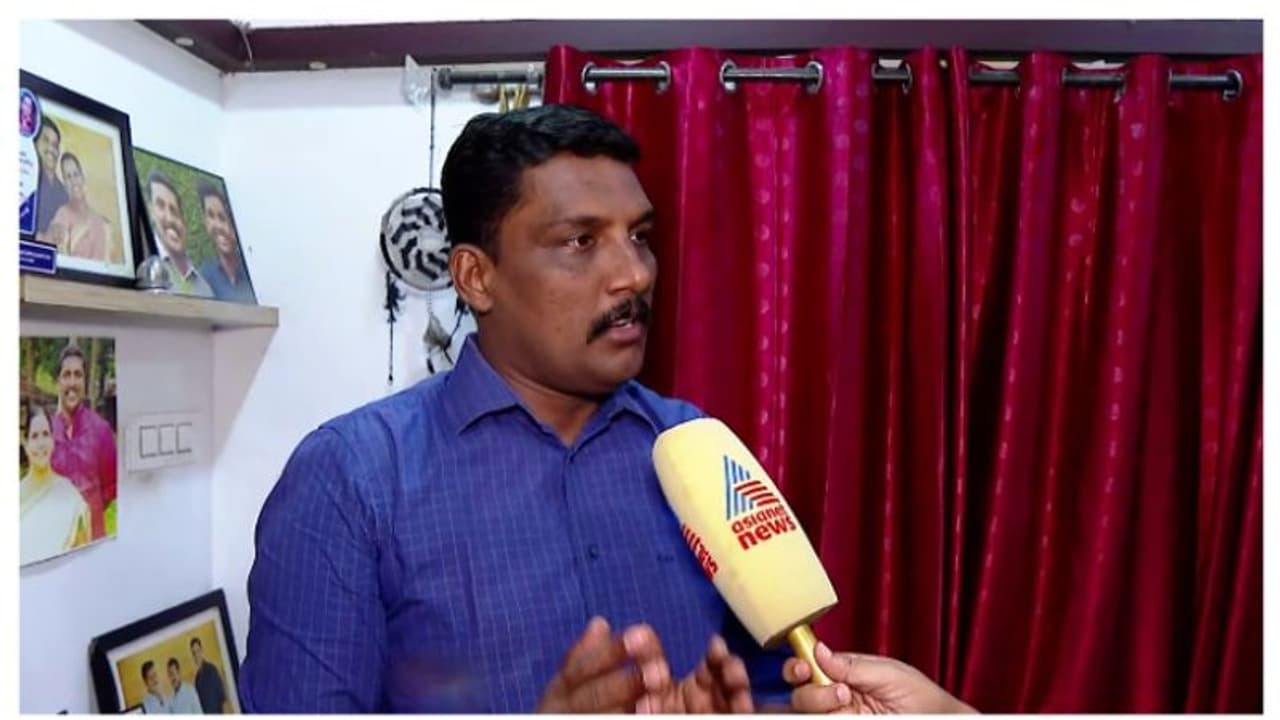 പിഎസ്സി കോഴ ആരോപണം: 'പാർട്ടിയെ തെറ്റിദ്ധരിപ്പിച്ചവരെ പുറത്തുകൊണ്ടുവരും': പരാതി നൽകാൻ പ്രമോദ് കോട്ടൂളി പിഎസ്സി കോഴ ആരോപണം: 'പാർട്ടിയെ തെറ്റിദ്ധരിപ്പിച്ചവരെ പുറത്തുകൊണ്ടുവരും': പരാതി നൽകാൻ പ്രമോദ് കോട്ടൂളി