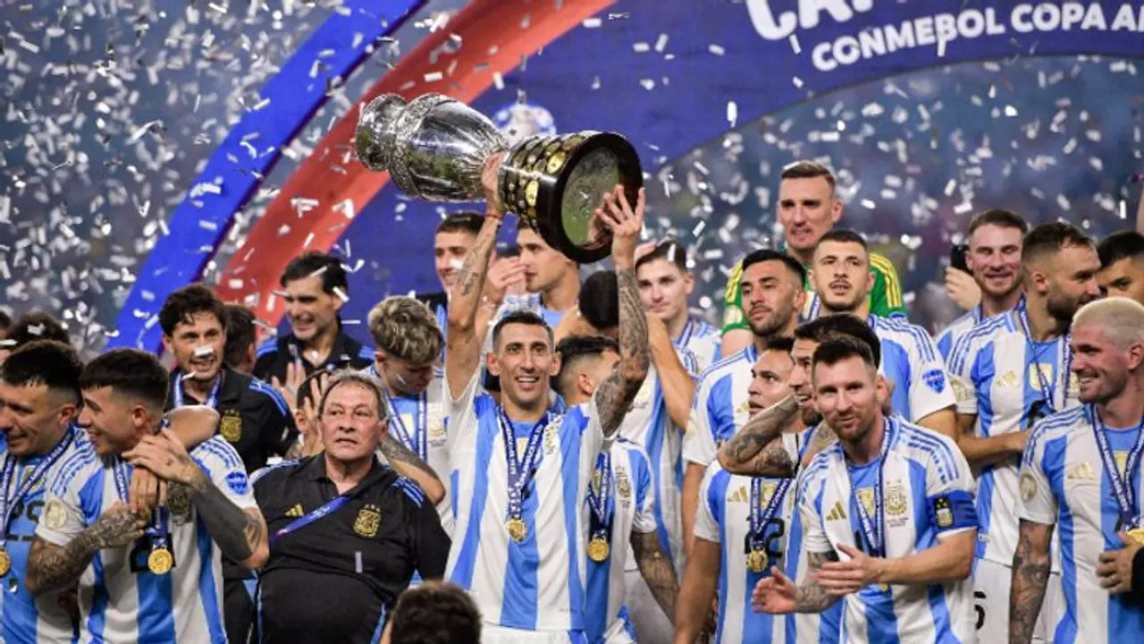 മെസിയുടെ മാലാഖ മൈതാനത്ത് ഇനിയൊപ്പമില്ല; വിരമിച്ചതായി ഏഞ്ചല് ഡി മരിയ മെസിയുടെ മാലാഖ മൈതാനത്ത് ഇനിയൊപ്പമില്ല; വിരമിച്ചതായി ഏഞ്ചല് ഡി മരിയ