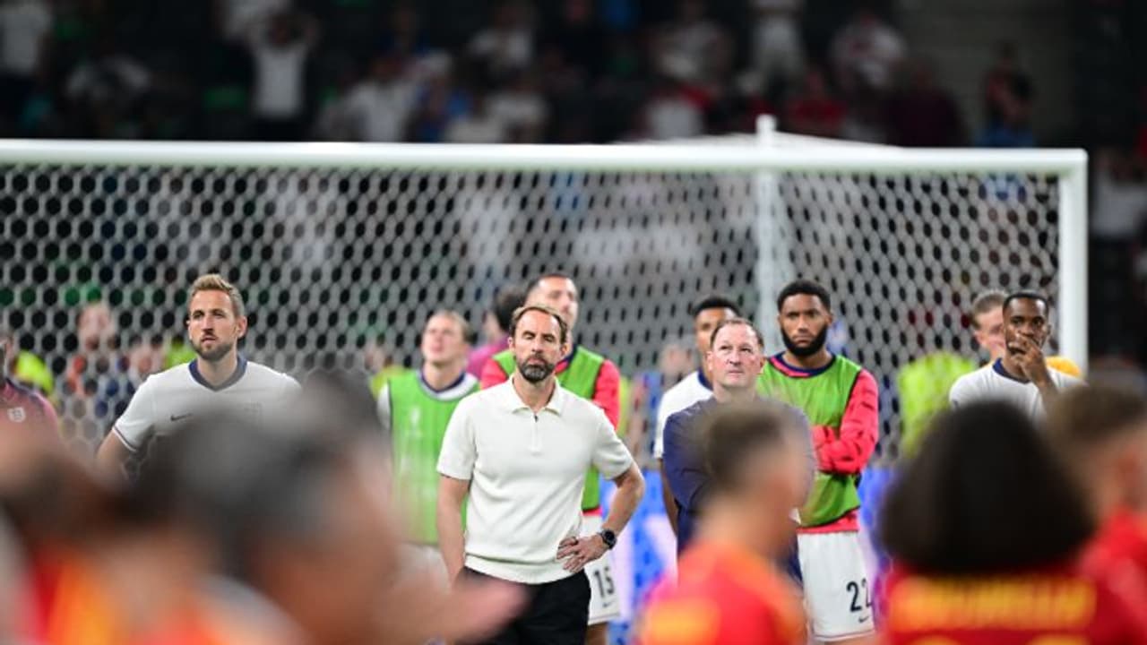 വീണ്ടും നിരാശ; കപ്പിനും ചുണ്ടിനുമിടയിലായി നിര്ഭാഗ്യത്തിന്റെ ഇംഗ്ലീഷ് കടലിടുക്ക് വീണ്ടും നിരാശ; കപ്പിനും ചുണ്ടിനുമിടയിലായി നിര്ഭാഗ്യത്തിന്റെ ഇംഗ്ലീഷ് കടലിടുക്ക്