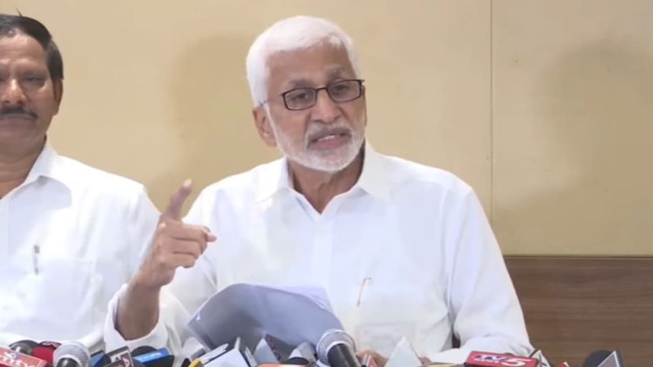 ‘ఒరేయ్.. మీ పుట్టుకలు మీద నాకు అనుమానం ఉందిరా..’ మీడియాపై రెచ్చిపోయి వ్యాఖ్యలు చేసిన విజయసాయి రెడ్డి ‘ఒరేయ్.. మీ పుట్టుకలు మీద నాకు అనుమానం ఉందిరా..’ మీడియాపై రెచ్చిపోయి వ్యాఖ్యలు చేసిన విజయసాయి రెడ్డి