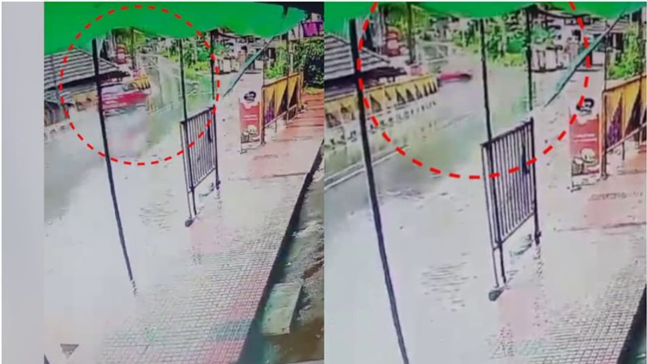 നായ കുറുകെ ചാടി, ബ്രേക്ക് ചവിട്ടി, കാര് മലക്കം മറിഞ്ഞത് രണ്ടു തവണ; അപകടത്തില് 2പേര്ക്ക് ഗുരുതര പരിക്ക് നായ കുറുകെ ചാടി, ബ്രേക്ക് ചവിട്ടി, കാര് മലക്കം മറിഞ്ഞത് രണ്ടു തവണ; അപകടത്തില് 2പേര്ക്ക് ഗുരുതര പരിക്ക്