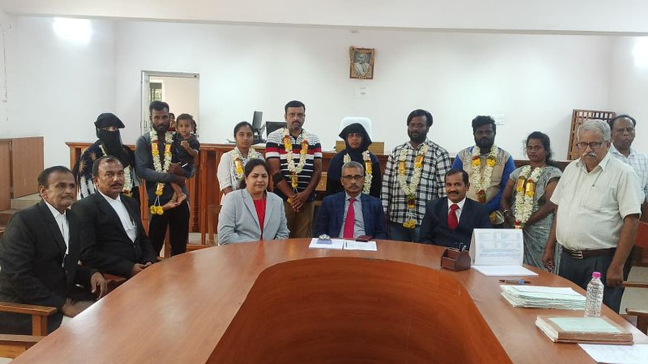 Tumakuru: ನ್ಯಾಯಾಧೀಶರ ಬುದ್ಧಿಮಾತಿಗೆ ತಲೆತೂಗಿದ ದಂಪತಿಗಳು: ಡಿವೋರ್ಸ್‌ನಿಂದ ದೂರ ಸರಿದ 18 ಜೋಡಿಗಳು!