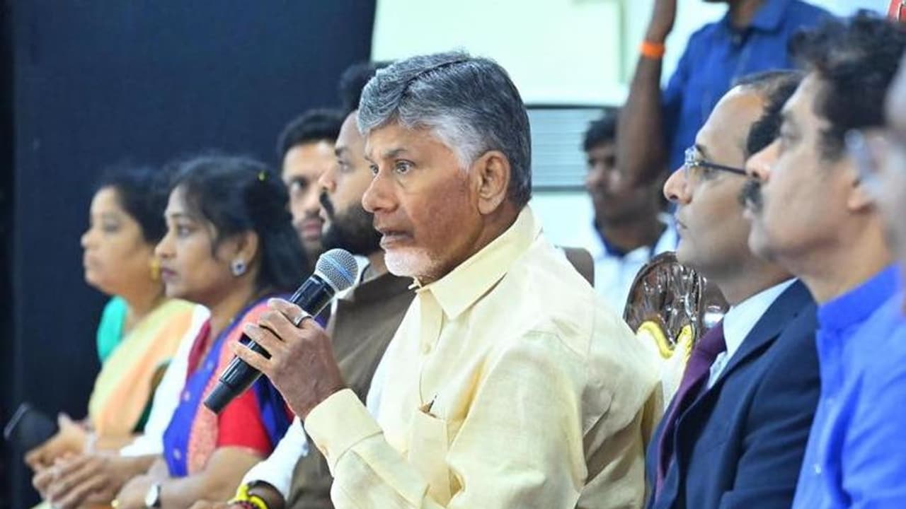 ఒకటికి మూడుసార్లు చెప్పా... ఇక షాక్ ట్రీట్మెంటే: చంద్రబాబు ఒకటికి మూడుసార్లు చెప్పా... ఇక షాక్ ట్రీట్మెంటే: చంద్రబాబు