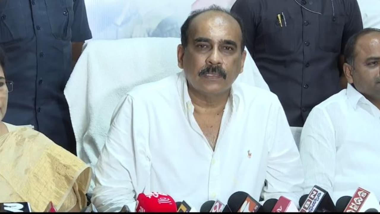 అక్రమాలు చేశానని నిరూపిస్తే ఉరి వేసుకొని చస్తా: మాజీ మంత్రి సవాల్ అక్రమాలు చేశానని నిరూపిస్తే ఉరి వేసుకొని చస్తా: మాజీ మంత్రి సవాల్