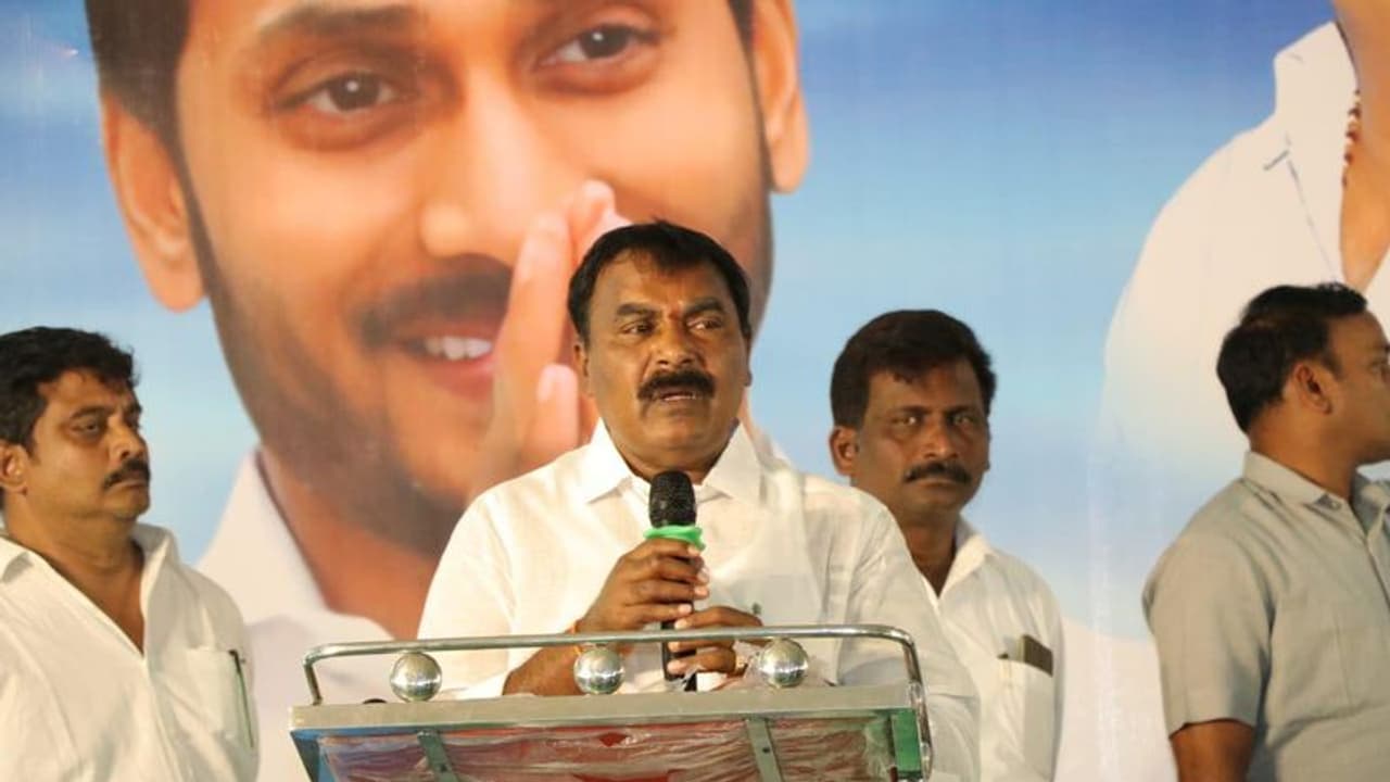 బాబు.. గీతం భూములపై శ్వేతపత్రం ఎక్కడ?: వైసీపీ బాబు.. గీతం భూములపై శ్వేతపత్రం ఎక్కడ?: వైసీపీ