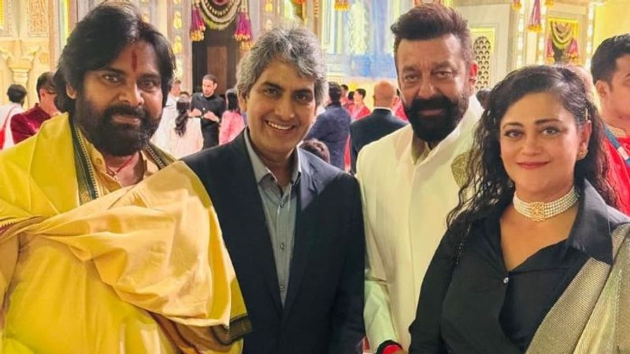 అంబానీల పెళ్లిలో అతిథులందరి నోట ఒక్కటే మాట... అదేంటో బైటపెట్టిన పవన్ కల్యాణ్ అంబానీల పెళ్లిలో అతిథులందరి నోట ఒక్కటే మాట... అదేంటో బైటపెట్టిన పవన్ కల్యాణ్