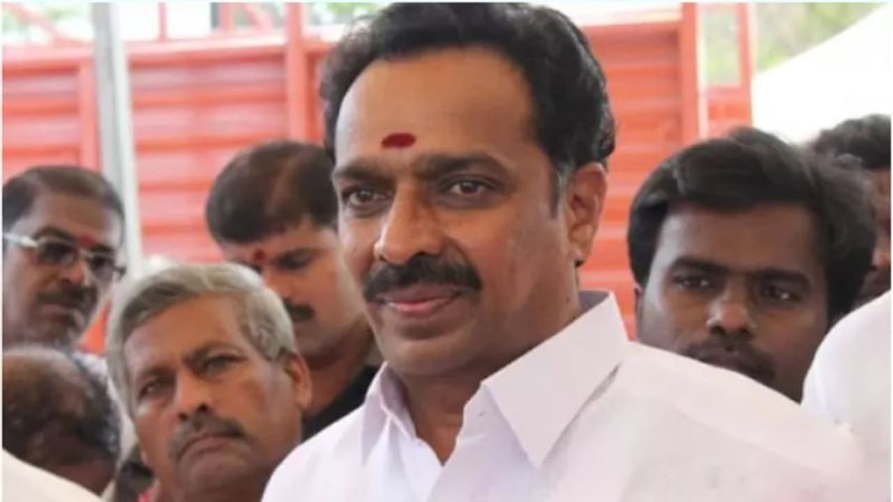  ഒളിവില്‍ പോയ തമിഴ്നാട് മുൻ മന്ത്രി കേരളത്തില്‍ അറസ്റ്റിൽ; നടപടി 100 കോടിയുടെ ഭൂമി തട്ടിപ്പ് കേസിൽ