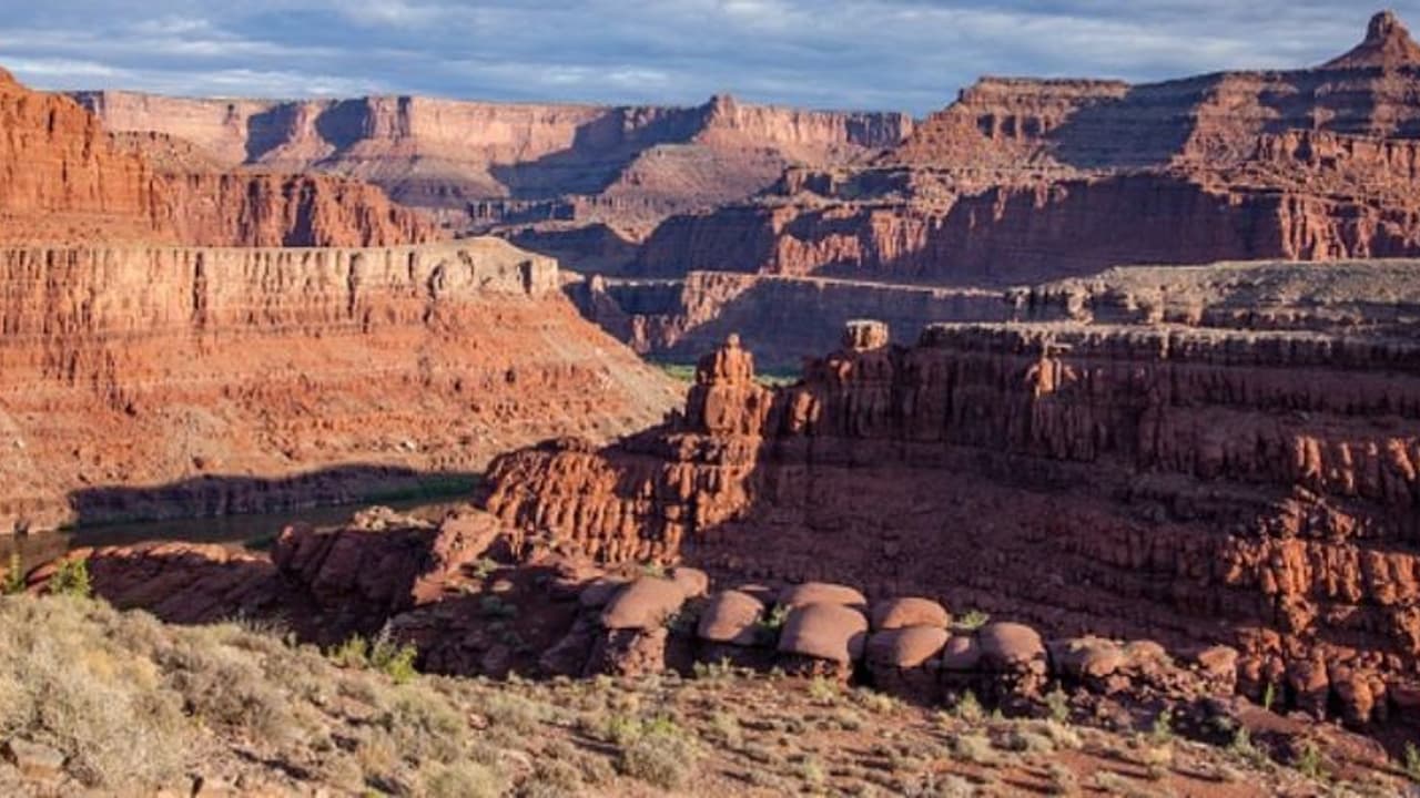 കയ്യിൽ കരുതിയ വെള്ളം തീർന്നു, കൊടുംചൂടിൽ ട്രെക്കിംഗിന് പോയ അച്ഛനും മകളും മരിച്ചു