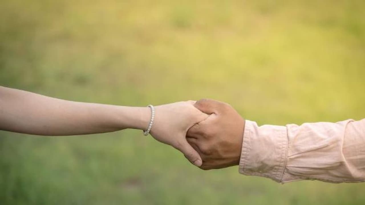 വധുവിന്റെ അമ്മയും വരന്റെ അച്ഛനും ഒളിച്ചോടി, സംഭവം വിവാഹദിനത്തിന് തൊട്ടുമുമ്പ് വധുവിന്റെ അമ്മയും വരന്റെ അച്ഛനും ഒളിച്ചോടി, സംഭവം വിവാഹദിനത്തിന് തൊട്ടുമുമ്പ്