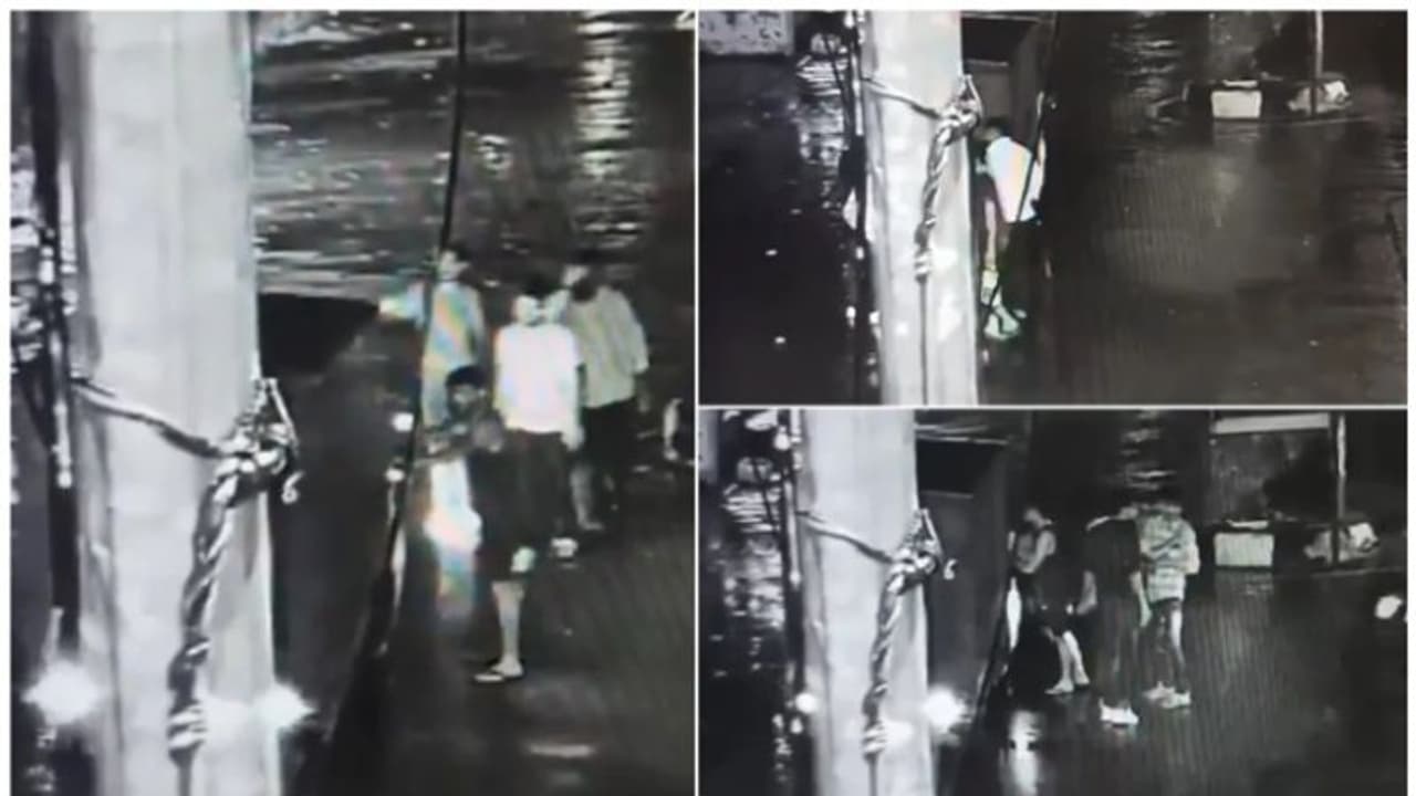 പാൽ കൊണ്ടുപോവുകയായിരുന്ന വാൻ തടഞ്ഞ് ഡ്രൈവറെ ഇറക്കിവിട്ട ശേഷം വാഹനവുമായി മുങ്ങി; മെഡിക്കൽ വിദ്യാർത്ഥികൾ പിടിയിൽ പാൽ കൊണ്ടുപോവുകയായിരുന്ന വാൻ തടഞ്ഞ് ഡ്രൈവറെ ഇറക്കിവിട്ട ശേഷം വാഹനവുമായി മുങ്ങി; മെഡിക്കൽ വിദ്യാർത്ഥികൾ പിടിയിൽ