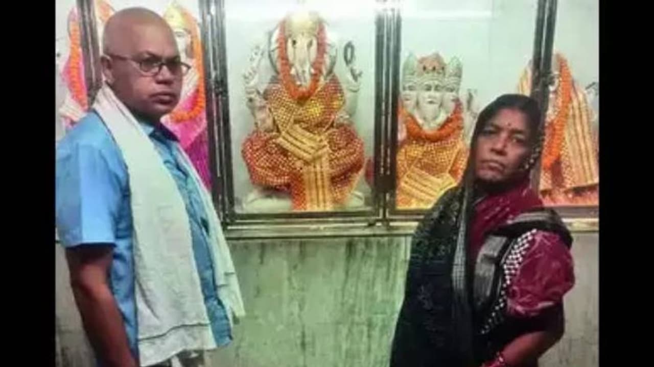 ഭര്ത്താവ് മരിച്ചതിന് പിന്നാലെ ഭാര്യയെ കാണാതായി, ചെരുപ്പും വസ്ത്രങ്ങളും ചിതക്കരികെ, 'സതി'യെന്ന് മകന്റെ ആരോപണം ഭര്ത്താവ് മരിച്ചതിന് പിന്നാലെ ഭാര്യയെ കാണാതായി, ചെരുപ്പും വസ്ത്രങ്ങളും ചിതക്കരികെ, 'സതി'യെന്ന് മകന്റെ ആരോപണം