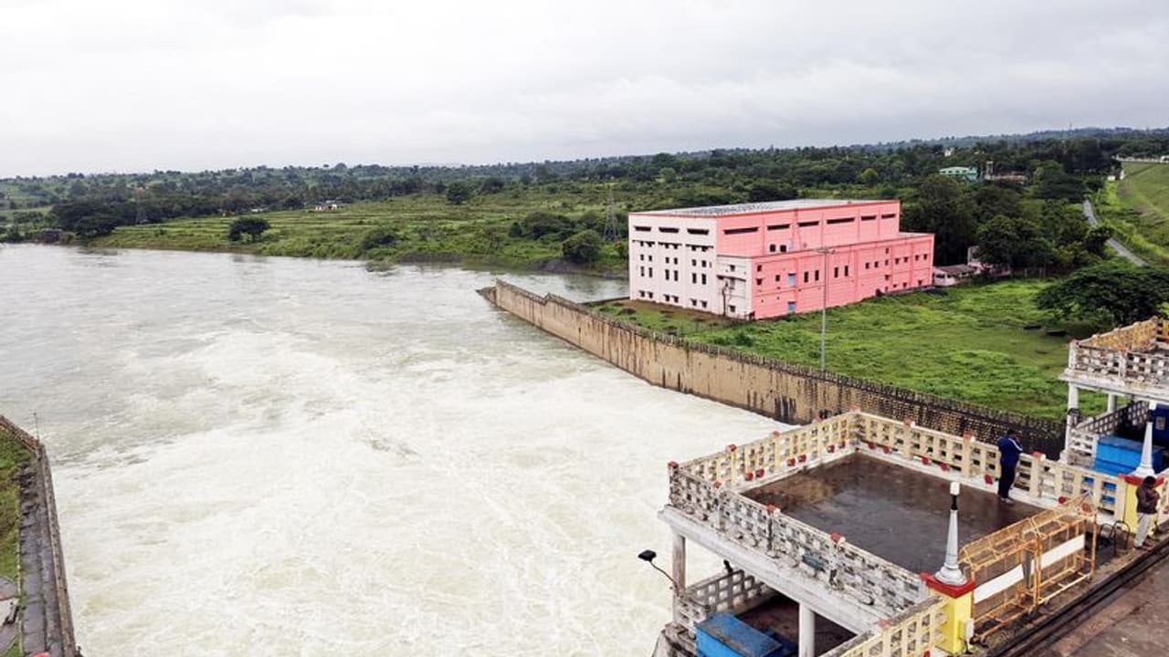 ಕಬಿನಿ ಜಲಾಶಯದಿಂದ 36 ಸಾವಿರ ಕ್ಯುಸೆಕ್ ನೀರು ಬಿಡುಗಡೆ ಕಬಿನಿ ಜಲಾಶಯದಿಂದ 36 ಸಾವಿರ ಕ್ಯುಸೆಕ್ ನೀರು ಬಿಡುಗಡೆ