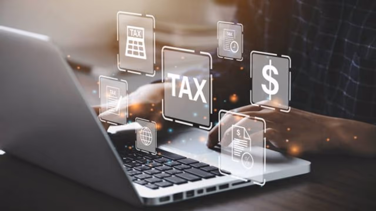 ITR Filing 2024: न्यू vs ओल्ड टैक्स रिजीम, जानें किसे चुनना चाहिए और क्यों