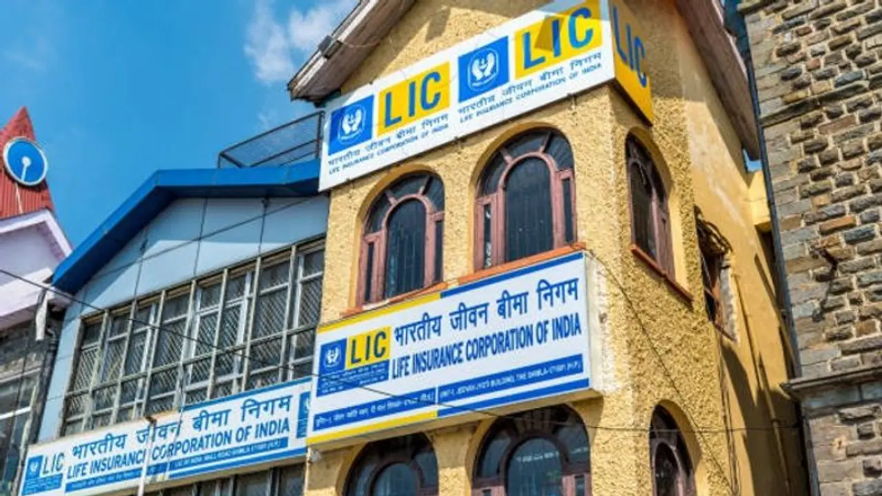 सरकारी स्कीम्स: LIC सरल पेंशन योजना में एक बार कर दें निवेश, लाईफटाइम मिलेगी 12,000 की पेंशन सरकारी स्कीम्स: LIC सरल पेंशन योजना में एक बार कर दें निवेश, लाईफटाइम मिलेगी 12,000 की पेंशन