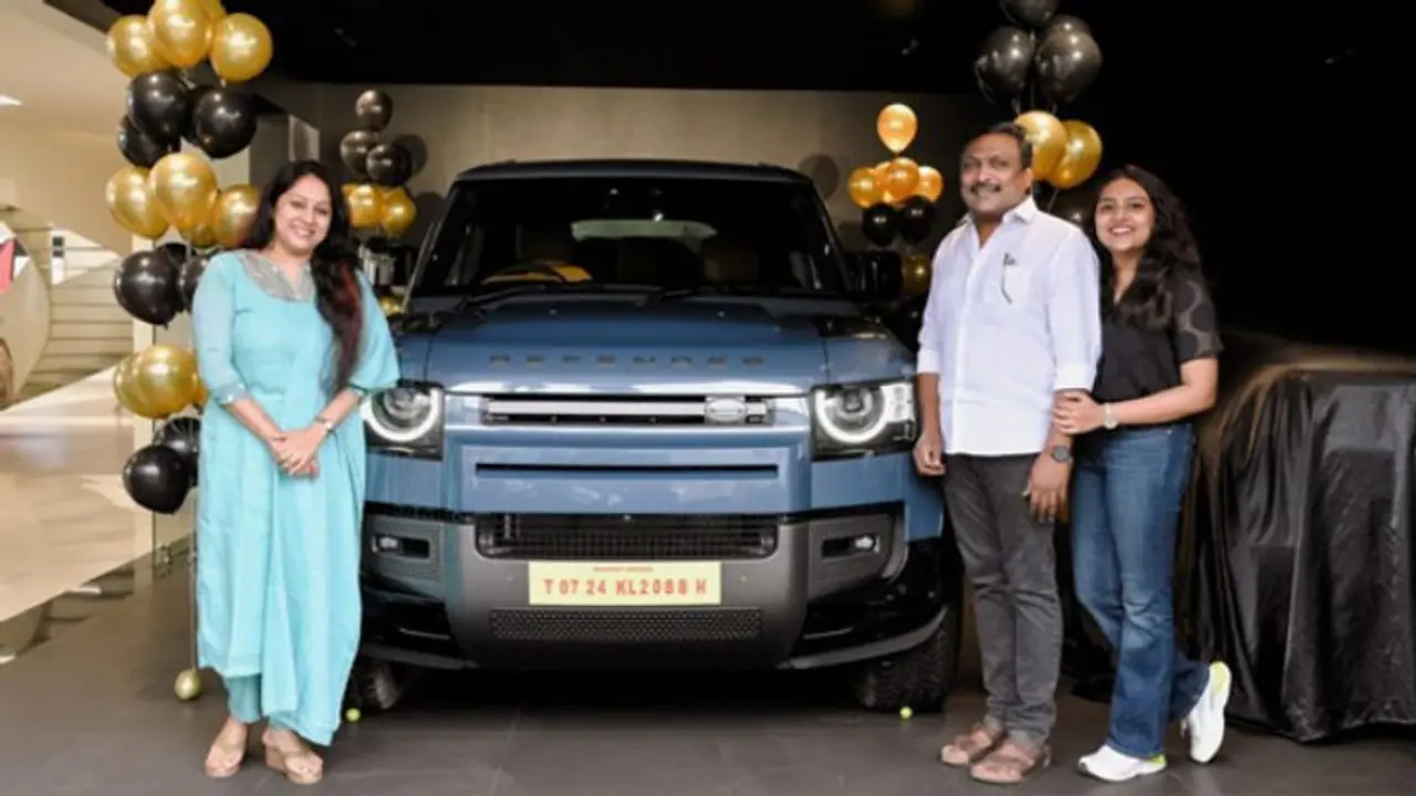 ரூ.1 கோடி மதிப்புள்ள லேண்ட் ரோவர் கார் வாங்கிய மௌனராகம் சீரியல் நடிகை.. இவங்கள நியாபகம் இருக்கா! ரூ.1 கோடி மதிப்புள்ள லேண்ட் ரோவர் கார் வாங்கிய மௌனராகம் சீரியல் நடிகை.. இவங்கள நியாபகம் இருக்கா!