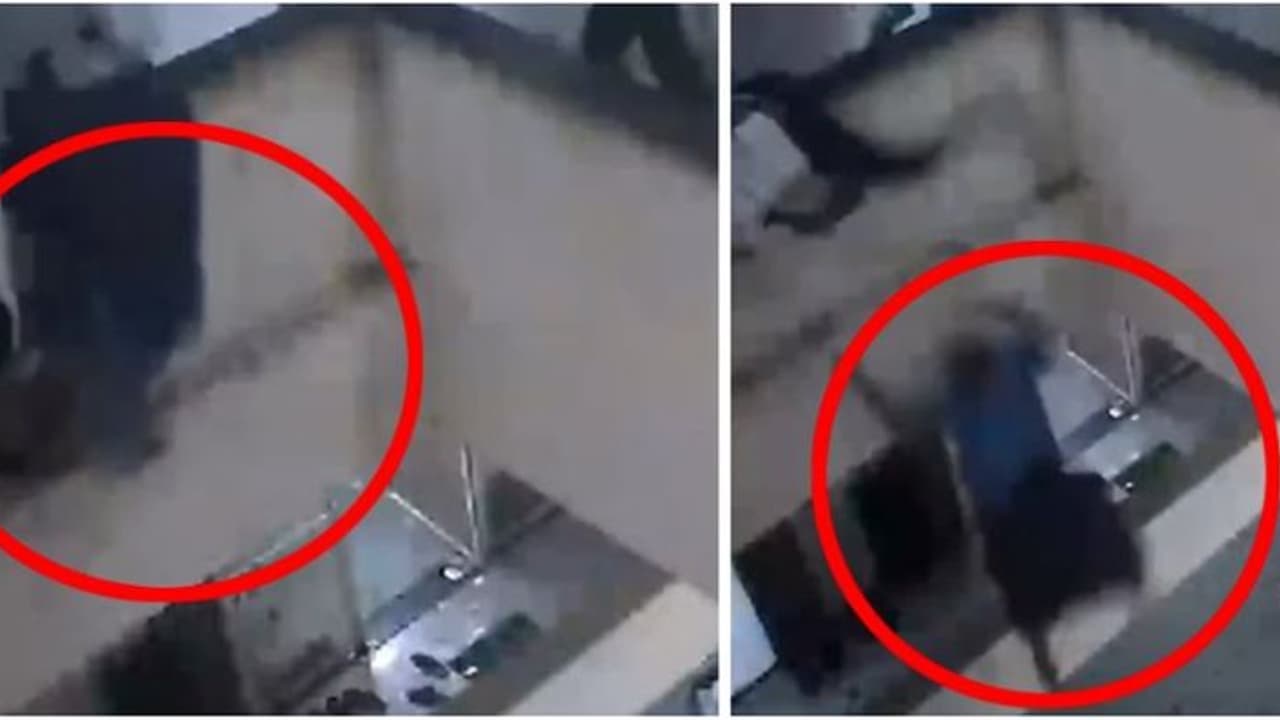 മുംബൈയിൽ ശുചീകരണ തൊഴിലാളിയായ സ്ത്രീ മൂന്നാം നിലയിൽ നിന്ന് വീണ് മരിച്ചു, സുഹൃത്ത് തമാശക്ക് തള്ളിയത് അപകടമായി മുംബൈയിൽ ശുചീകരണ തൊഴിലാളിയായ സ്ത്രീ മൂന്നാം നിലയിൽ നിന്ന് വീണ് മരിച്ചു, സുഹൃത്ത് തമാശക്ക് തള്ളിയത് അപകടമായി