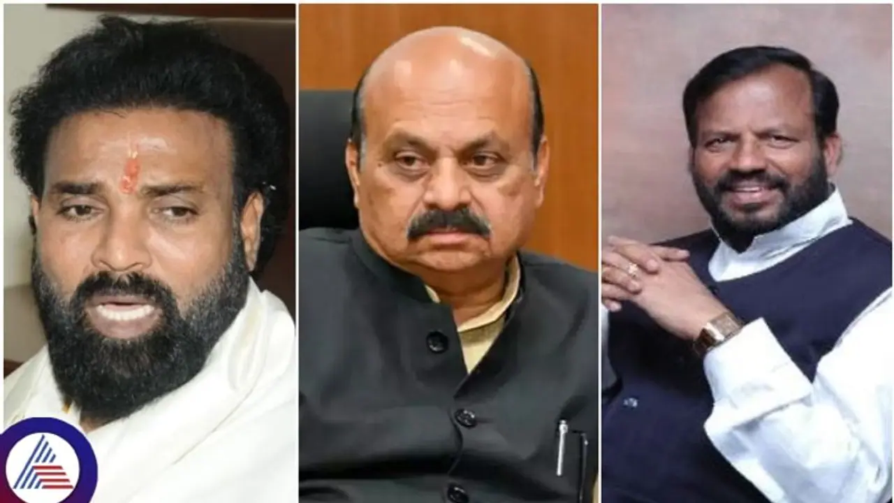 ಮಾಜಿ ಸಿಎಂ ಬೊಮ್ಮಾಯಿ, ಮಾಜಿ ಸಚಿವ ಶ್ರೀರಾಮುಲು ಹಗರಣಗಳನ್ನು ಬಯಲಿಗೆಳೆಯಲು ಕಾಂಗ್ರೆಸ್ ಪ್ಲ್ಯಾನ್! ಮಾಜಿ ಸಿಎಂ ಬೊಮ್ಮಾಯಿ, ಮಾಜಿ ಸಚಿವ ಶ್ರೀರಾಮುಲು ಹಗರಣಗಳನ್ನು ಬಯಲಿಗೆಳೆಯಲು ಕಾಂಗ್ರೆಸ್ ಪ್ಲ್ಯಾನ್!