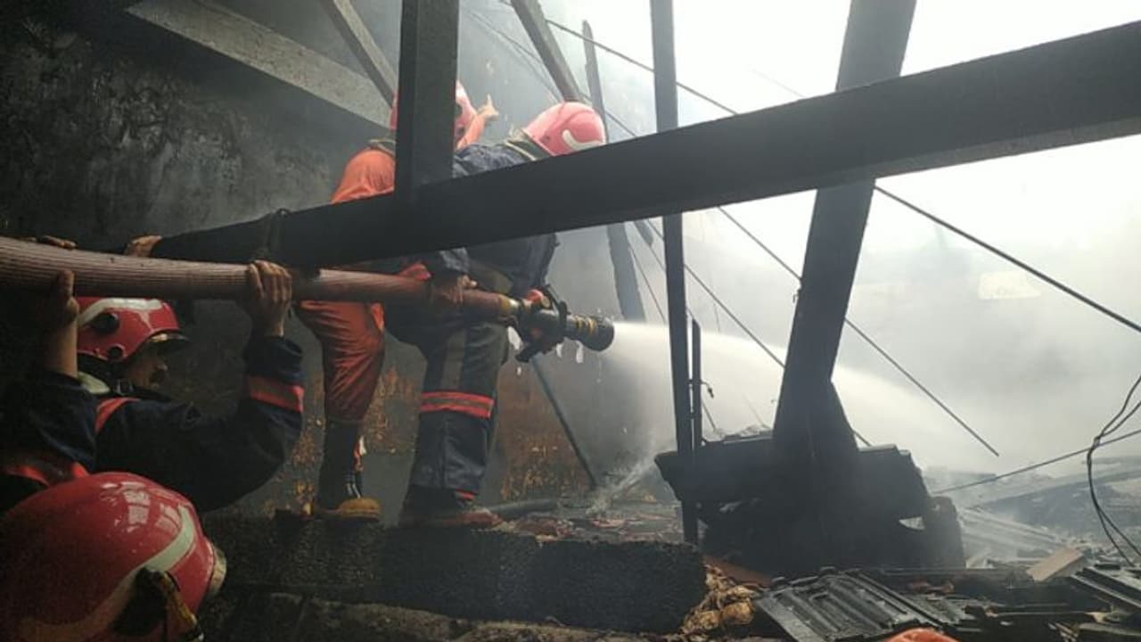 റബ്ബര്‍ ഉണക്കാന്‍ ഉപയോഗിക്കുന്ന പുകപ്പുരയില്‍ വന്‍ തീപ്പിടിത്തം; നാല് ക്വിന്റലോളം റബ്ബര്‍ കത്തിനശിച്ചു