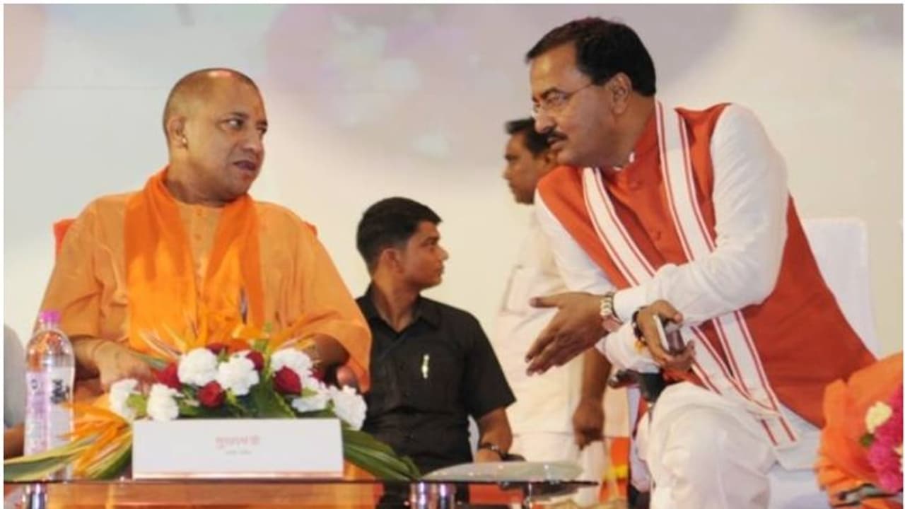 യുപി ബിജെപിയിൽ തർക്കം രൂക്ഷം, യോഗിയെ മാറ്റണമെന്ന് ഒരു വിഭാഗം, രാജി സന്നദ്ധത അറിയിച്ച് കേശവ് പ്രസാദ് മൗര്യയും യുപി ബിജെപിയിൽ തർക്കം രൂക്ഷം, യോഗിയെ മാറ്റണമെന്ന് ഒരു വിഭാഗം, രാജി സന്നദ്ധത അറിയിച്ച് കേശവ് പ്രസാദ് മൗര്യയും