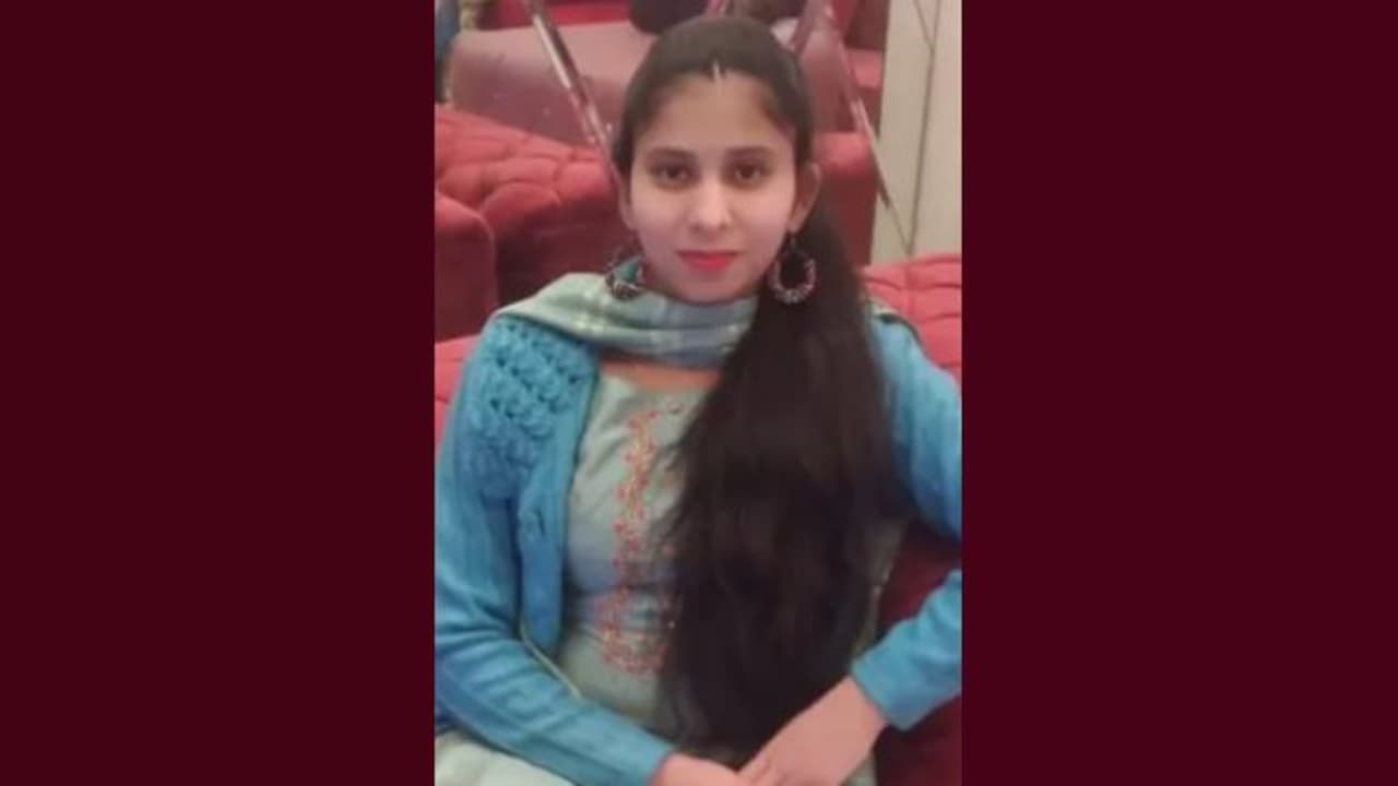 'കുരങ്ങെന്നും ഭ്രാന്തിയെന്നും വിളിച്ചു, കൈയേറ്റം ചെയ്തു'; ബാങ്ക് ജീവനക്കാരിയുടെ അവസാന കുറിപ്പിൽ ഗുരുതര ആരോപണം